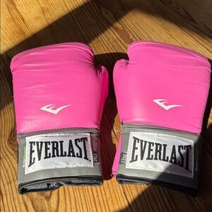 Everlast Ladies Fuchsia Boxing Gloves